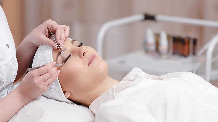 Eyelash Extensions and the All-Day Makeover: Timing Matters Eyelash Extensions and the All-Day Makeover: Timing Matters