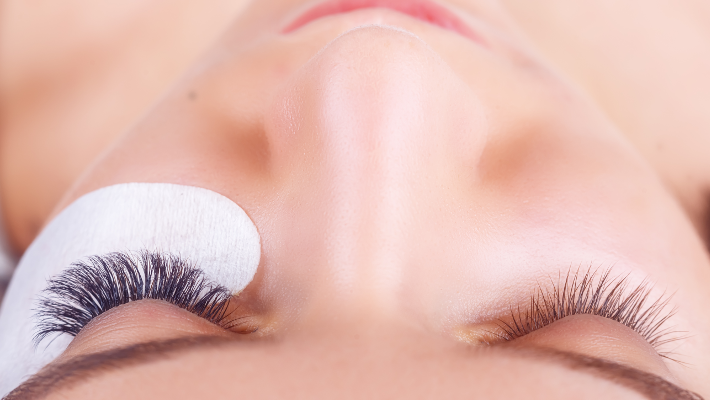 Lash Extensions vs Falsies: There’s no Comparison! Lash Extensions vs Falsies: There’s no Comparison!