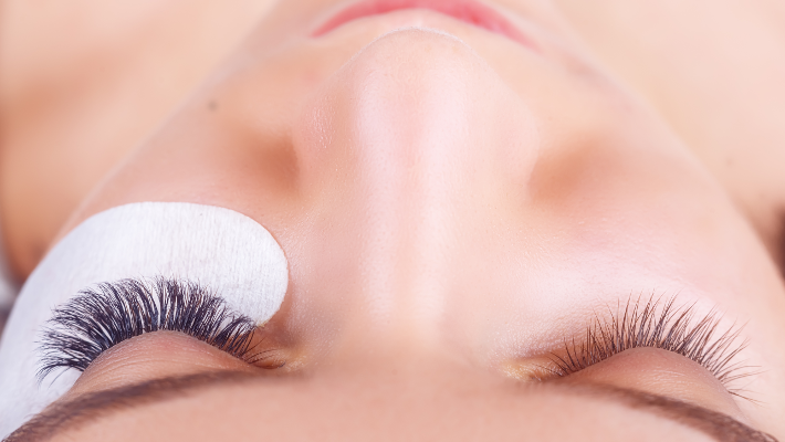 Lash Extensions vs Falsies: There’s no Comparison!